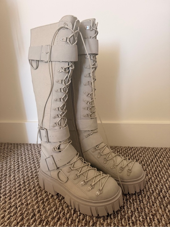 Dolls Kill Shoes - Dolls Kill Beige Lace-Up Knee-High Platform Boots